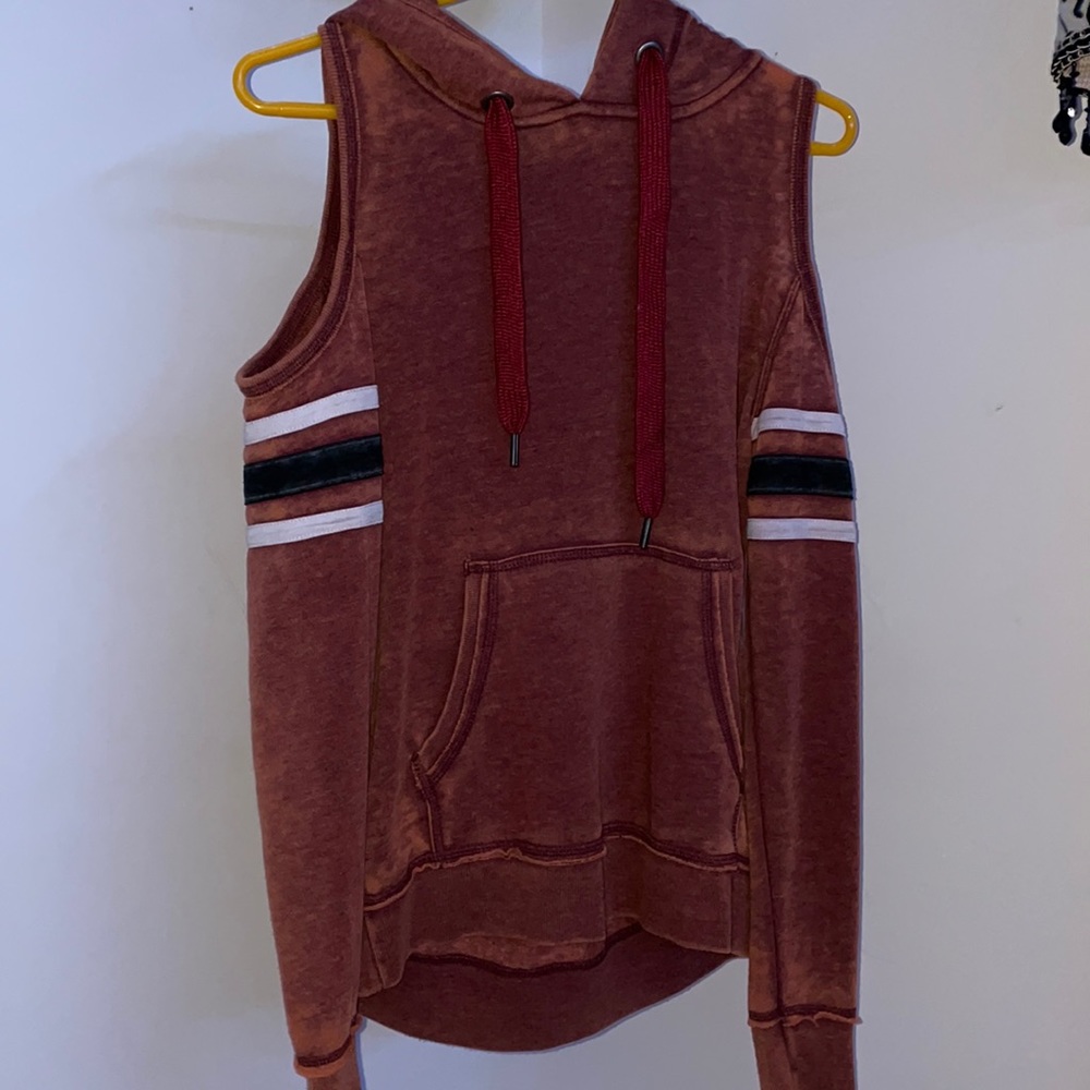 Burgundy off shoulder hoodie from buckle